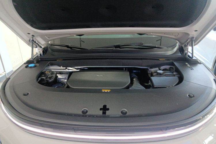 理想汽车 理想L6 2025款 Pro 智能焕新版机舱底盘24