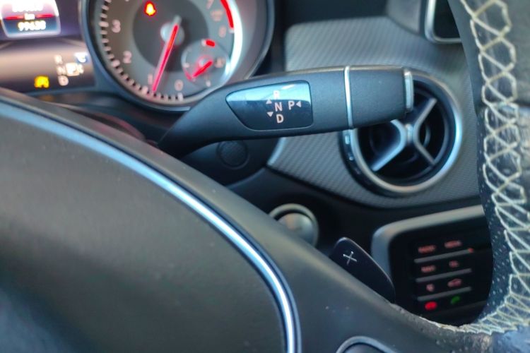 奔驰GLA 2016款 GLA 200 动感型中控内饰18