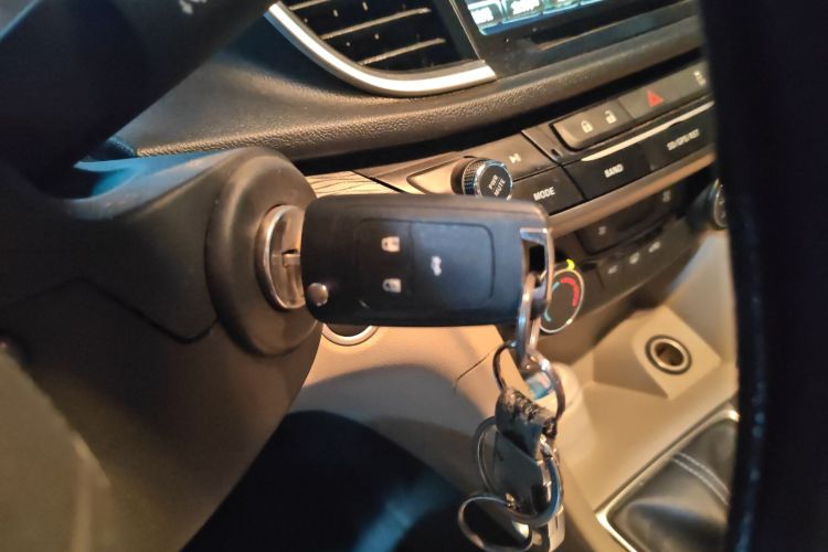 别克 英朗 2016款 15N 手动豪华型中控内饰11