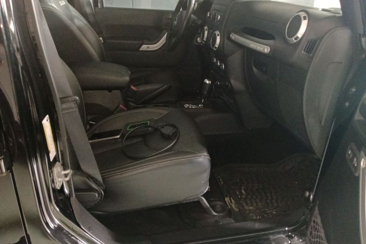 Jeep 牧马人 2015款 3.0L Sahara 四门舒享版局部细节41