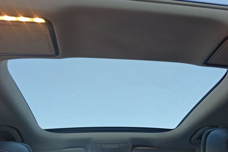 奔驰E级 2017款 E 300 L 运动豪华型中控内饰22