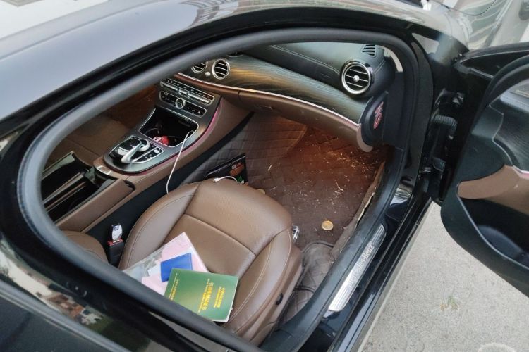 奔驰E级 2017款 E 300 L 运动豪华型局部细节9005