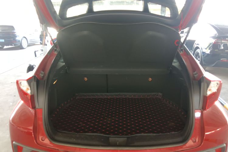 丰田C-HR 2018款 2.0L 领先版 国V局部细节23