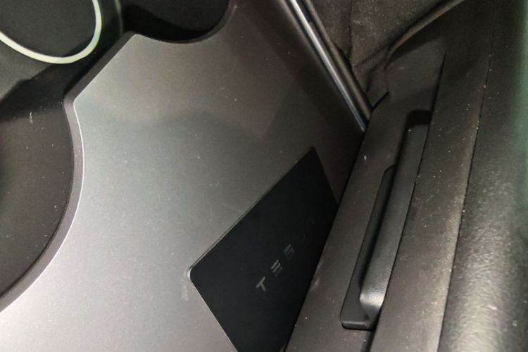 特斯拉 Model Y 2024款 后轮驱动版中控内饰11