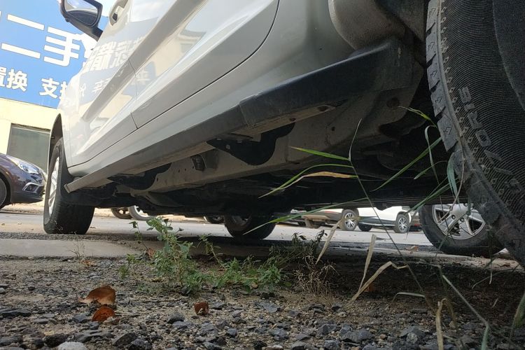 上汽大通MAXUS 大通T70 2019款 2.0T柴油自动四驱舒享型标箱高底盘局部细节9002