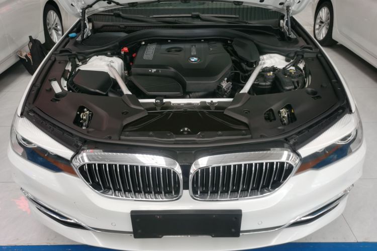 宝马5系 2020款 525Li 豪华套装机舱底盘24