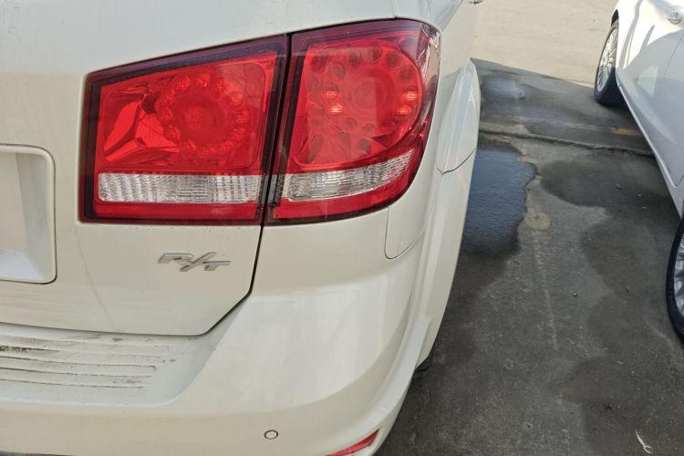 道奇 酷威 2013款 2.4L 两驱尊尚版车身外观9