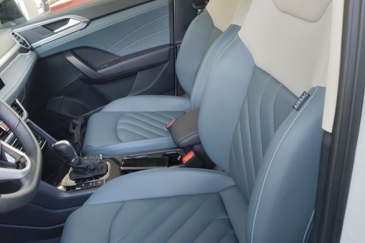 大众 途岳 2023款 300TSI 两驱月尊版中控内饰19