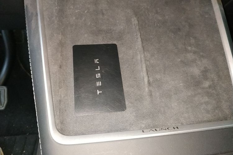 特斯拉 Model Y 2025款 长续航全轮驱动 首发版中控内饰11