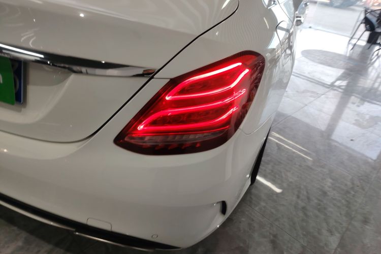 奔驰C级 2017款 改款 C 180 L 时尚型运动版车身外观9