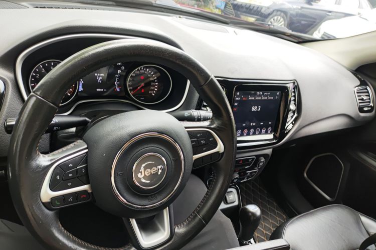 Jeep 指南者 2020款 220T 自动精英版中控内饰7002