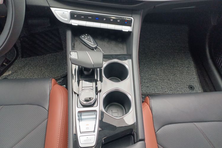 长安 逸动 2024款 PLUS 蓝鲸NE 1.4T GDI DCT高能版局部细节18