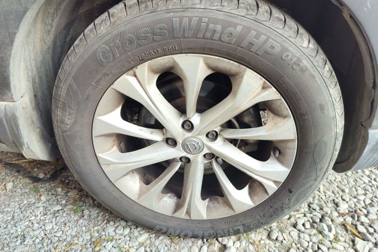 中华V3 2015款 1.5L 手动基本型车身外观10