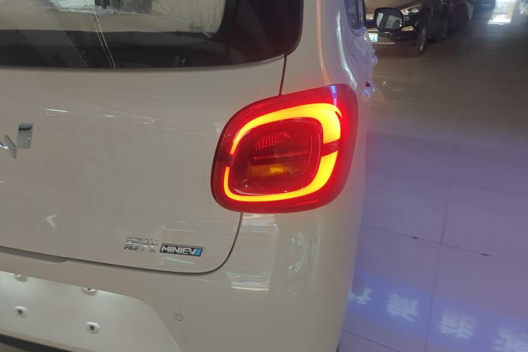 五菱汽车 宏光MINIEV 2025款 四门版 进阶款车身外观9