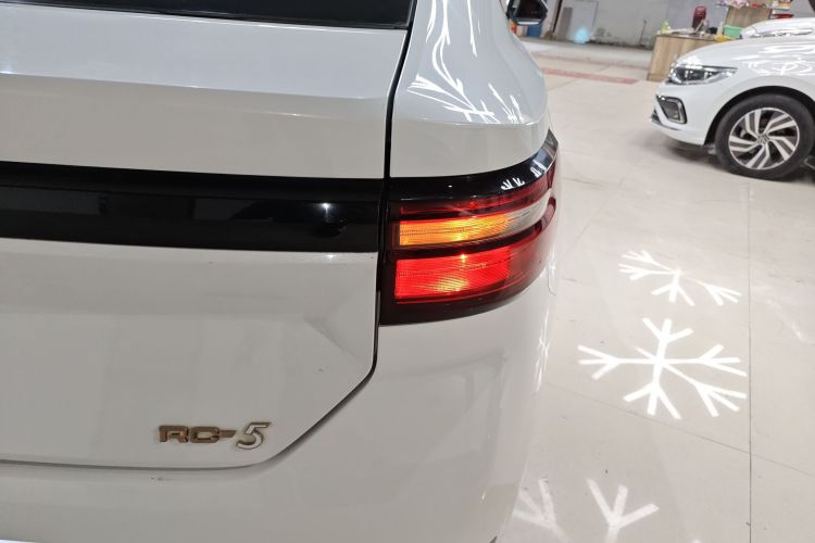 宝骏RC-5 2020款 1.5L 手动智耀精英型车身外观9