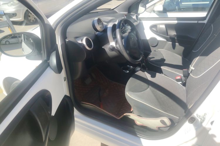 比亚迪F0 2015款 1.0L AMT 铉酷型中控内饰20