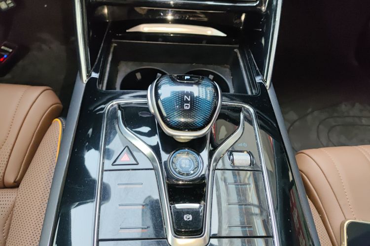 比亚迪 唐新能源 2021款 DM-i 112KM 尊荣型中控内饰18