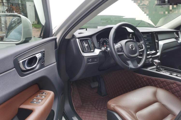 沃尔沃XC60 2019款 T5 四驱智逸版 国V中控内饰7003