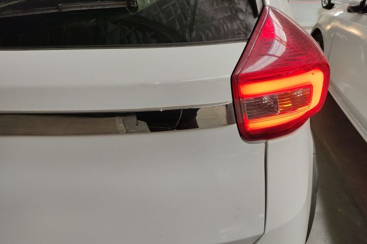 奇瑞 瑞虎3X 2018款 1.5L 自动精英版车身外观9