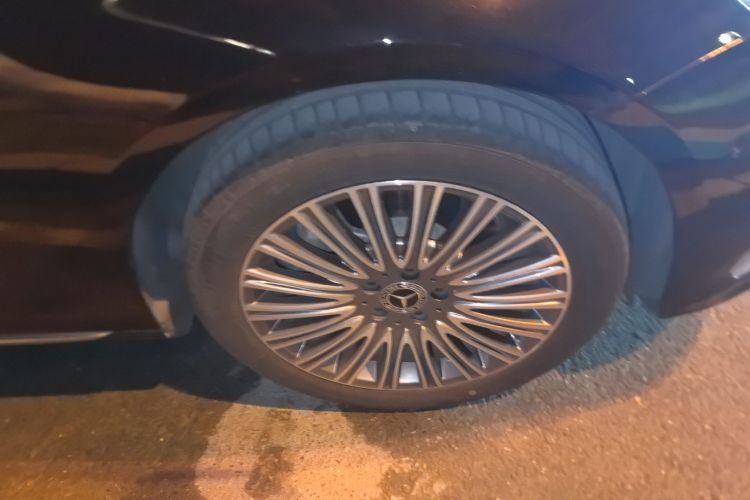 奔驰E级 2022款 改款三 E 300 L 时尚型车身外观10