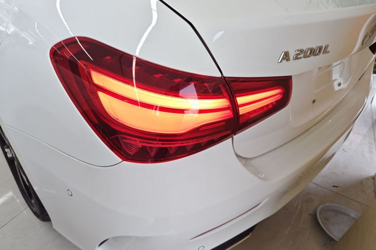 奔驰A级 2023款 A 200 L 时尚型车身外观9