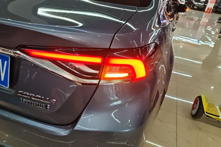 丰田 卡罗拉 2021款 双擎 1.8L E-CVT精英版车身外观9