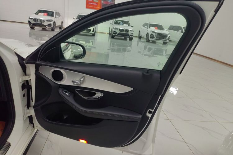 奔驰C级 2019款 C 260 运动版中控内饰42