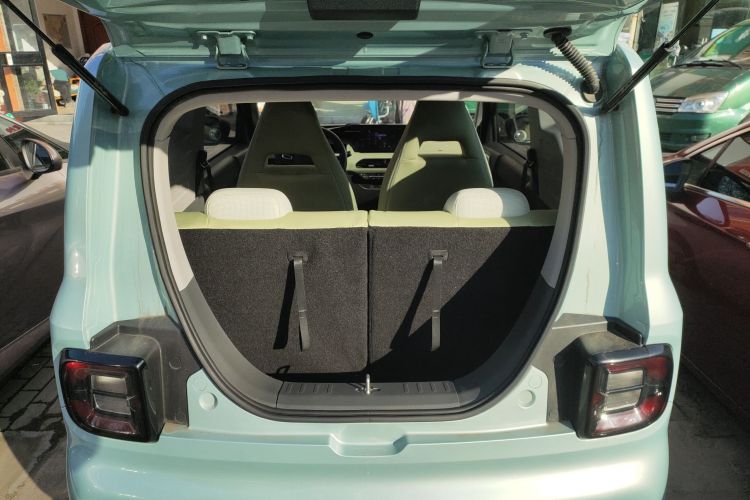 吉利银河 2023款 熊猫mini 200km 灵动熊机舱底盘23