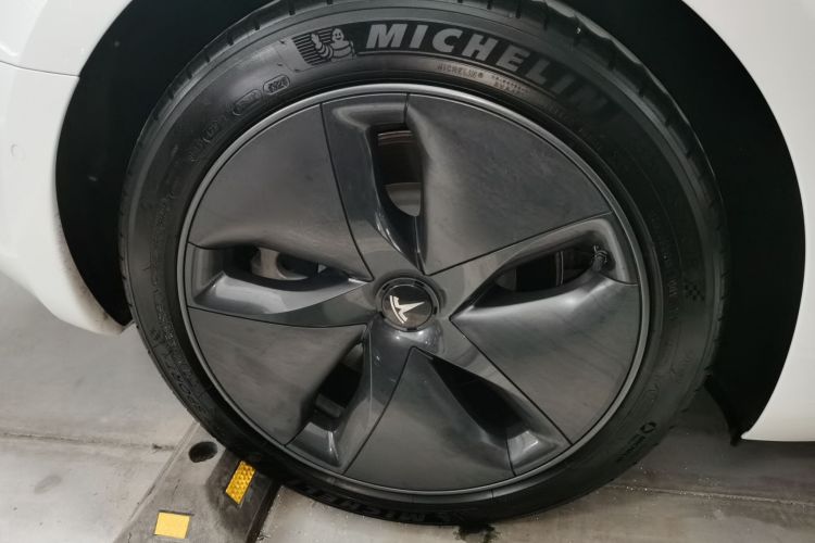 特斯拉 Model 3 2020款 改款 标准续航后驱升级版车身外观6008