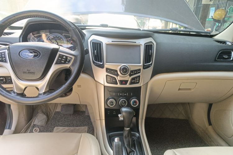 海马S7 2015款 2.0L 自动智尚型中控内饰16