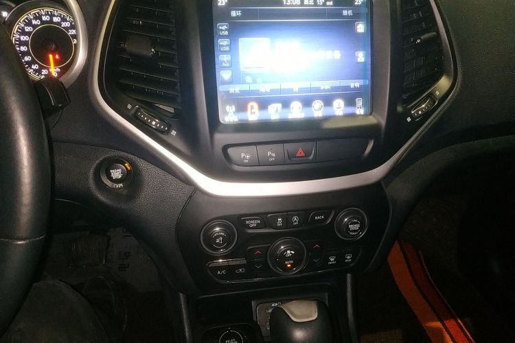 Jeep 自由光 2017款 2.4L 优越版局部细节16