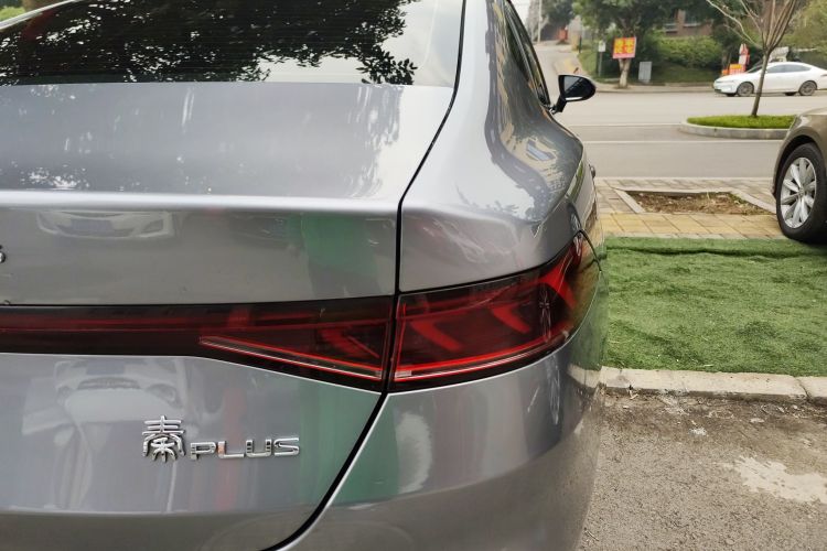 比亚迪 秦PLUS 2021款 DM-i 55KM 旗舰型车身外观9