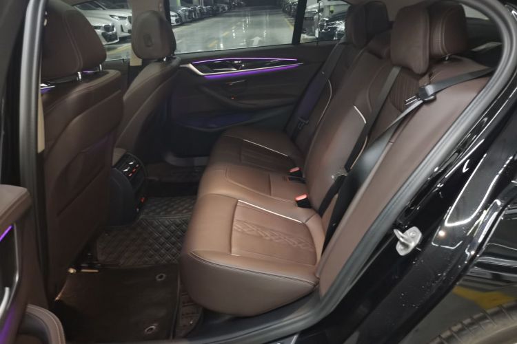 宝马5系 2022款 改款二 525Li 豪华套装中控内饰21