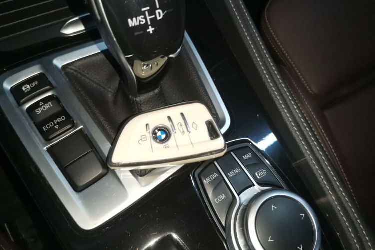 宝马1系 2021款 120i M运动曜夜版中控内饰11