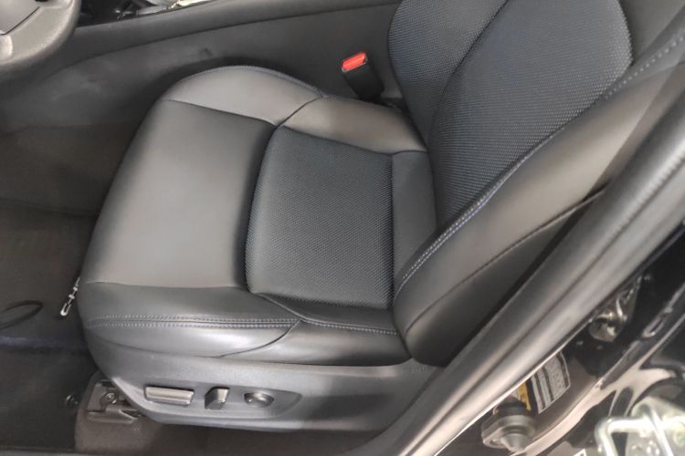 丰田C-HR 2020款 2.0L 领先版中控内饰19