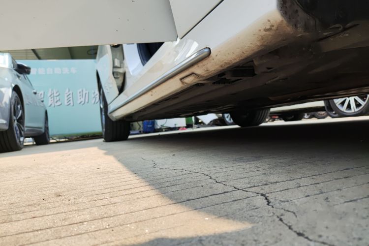 奔驰C级 2018款 C 200 L 运动版局部细节9001