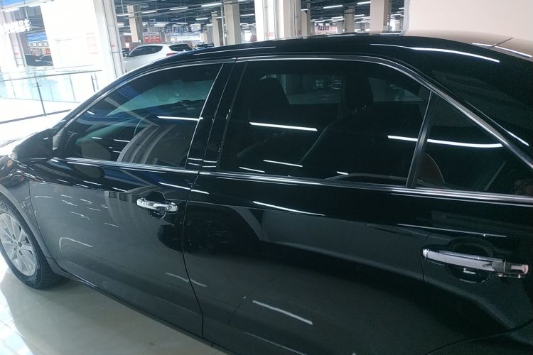 丰田 凯美瑞 2015款 2.0E 精英版车身外观4