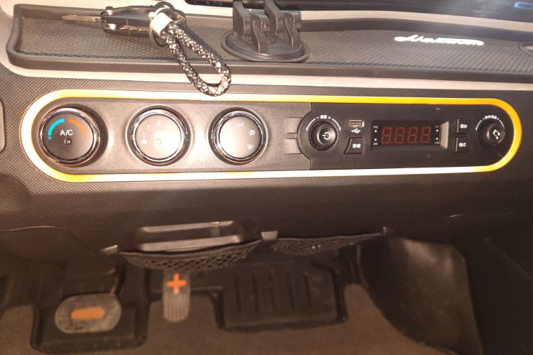 五菱汽车 宏光MINIEV 2020款 自在款 三元锂中控内饰16