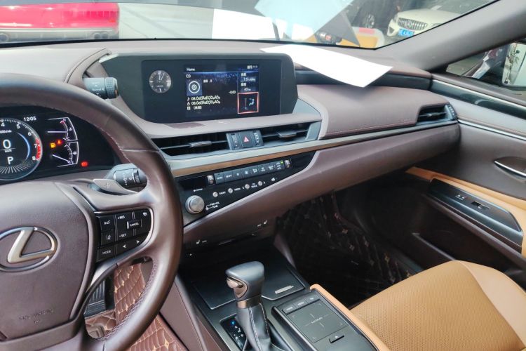 雷克萨斯ES 2020款 200 卓越版中控内饰16