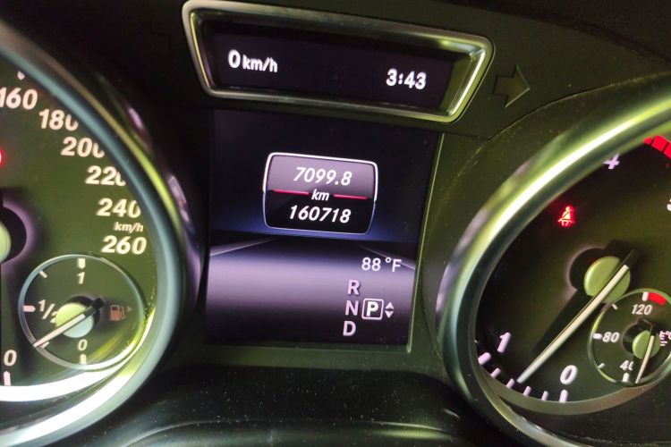 奔驰M级 2014款 ML 350 CDI 4MATIC中控内饰15