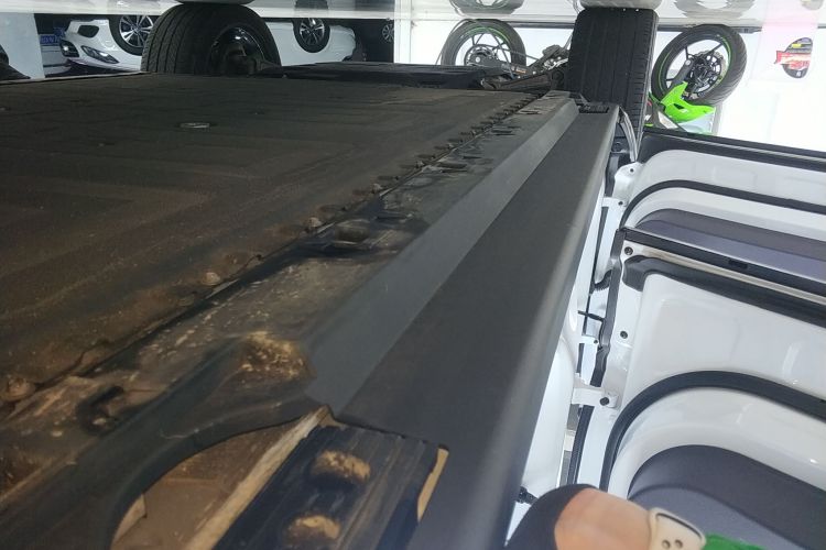 红旗E-HS9 2022款 660km 旗领版 四座局部细节9002