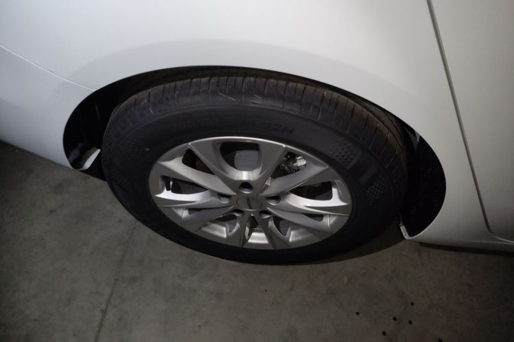 荣威i5 2023款 1.5L CVT豪华版车身外观6008