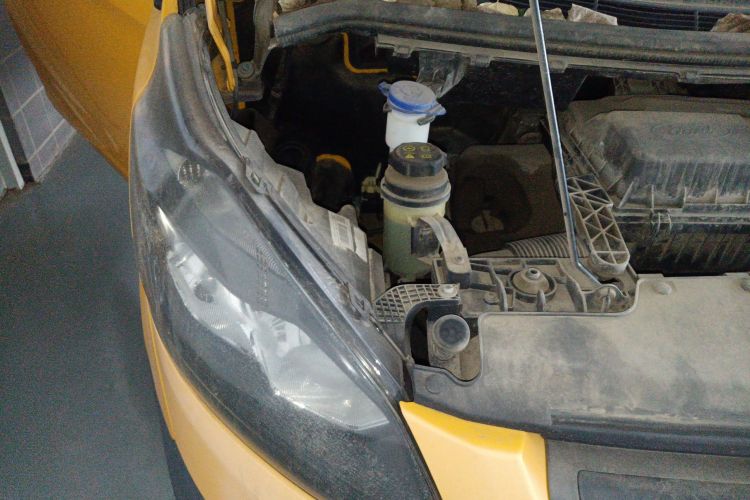 福特 全顺 2017款 2.0T柴油多功能商用车短轴低顶国V局部细节9006