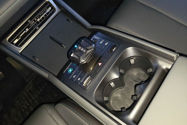 比亚迪 秦L 2024款 DM-i 80KM领先型中控内饰18