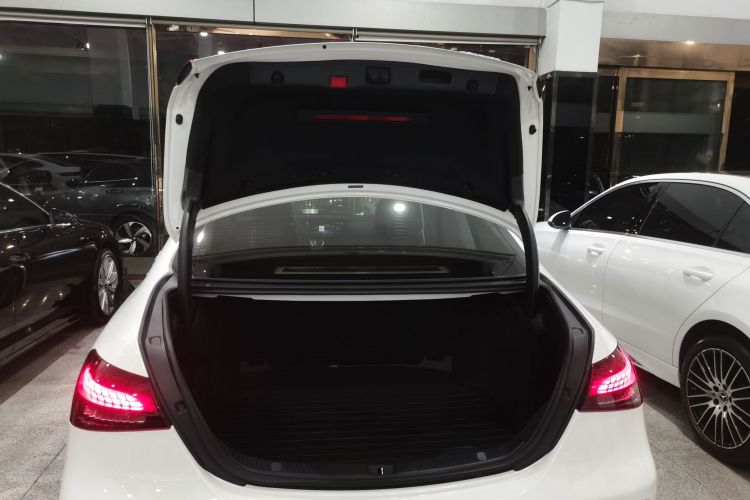 奔驰E级 2023款 E 260 L局部细节23