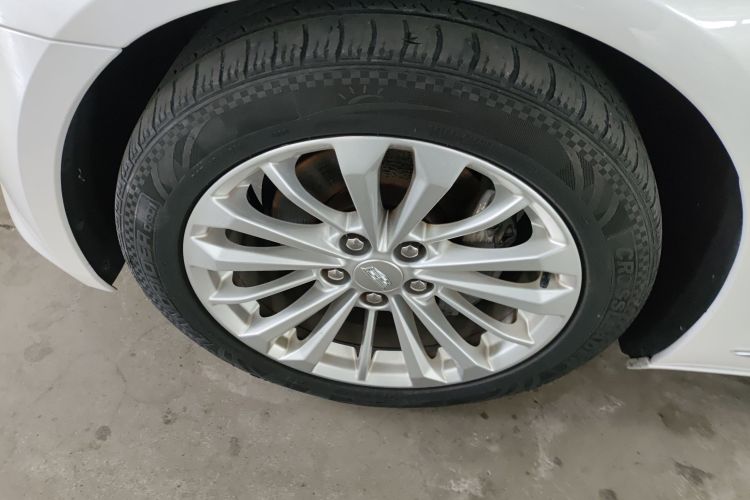 凯迪拉克CT6 2017款 28T 豪华型车身外观35