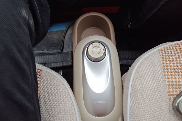 五菱汽车 宏光MINIEV 2025款 四门版 臻享+款中控内饰18