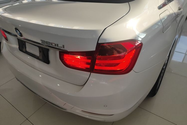 宝马3系 2015款 320Li 超悦版豪华设计套装车身外观9