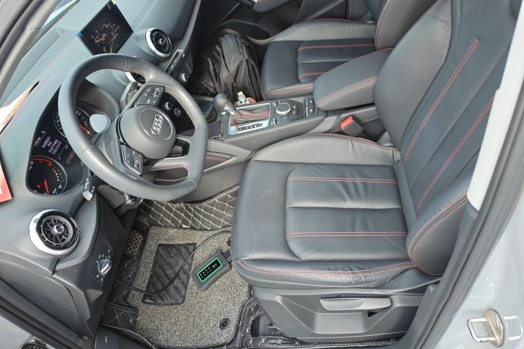 奥迪Q2L 2022款 35 TFSI 进取动感型局部细节19