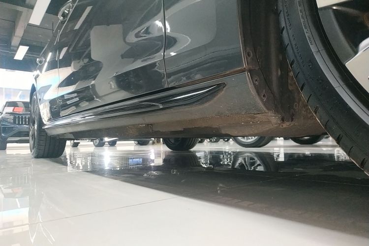 奥迪A4L 2024款 40 TFSI quattro RS套件燃速型局部细节9001